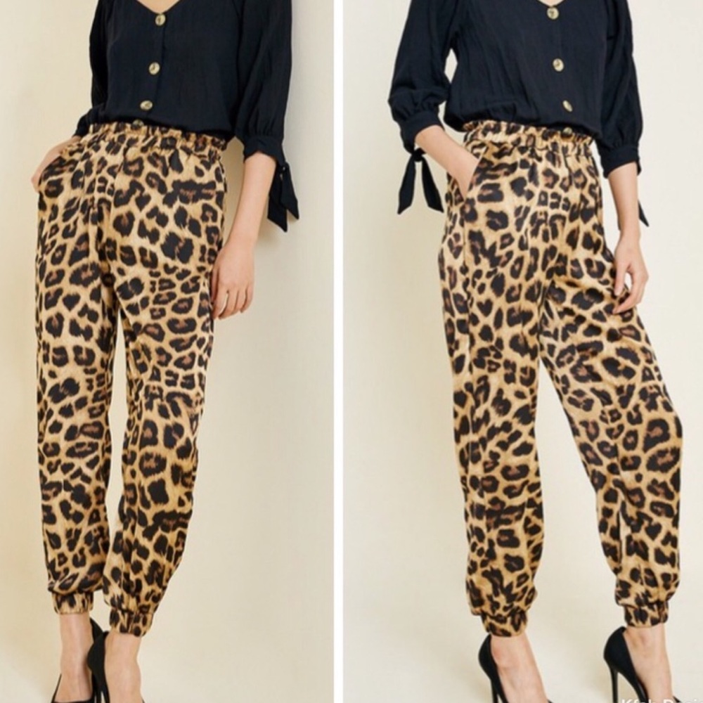 ✨JUST IN ✨DRESSY SATIN LEOPARD PRINT JOGGER PANTS